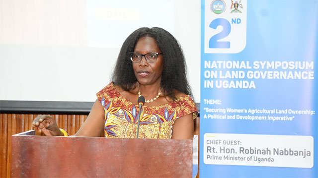 Lands Minister Nabakooba (above) represented PM Nabbanja and later handed the Intergovernmental Authority on Development (IGAD) in Eastern Africa officials (below) a certificate. The certificate, awarded to stakeholders at the symposium, was presented in acknowledgment of IGAD’s continued commitment to strengthening land governance, promoting women’s land rights, and supporting resilient food systems in Uganda and across the region.